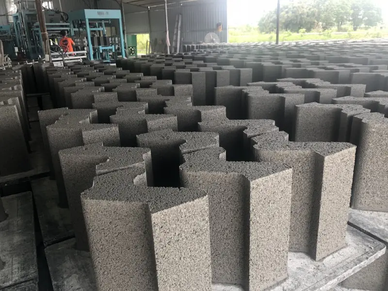 स्वचालित ब्लक मेसिन र ब्रान्डका विशेषताहरू पत्ता लगाउँदै